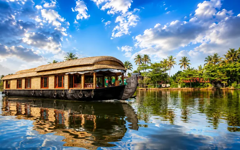 Kerala Classic — Munnar, Thekkady & Alleppey